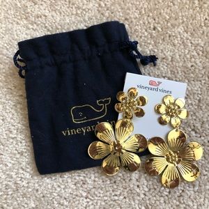 Vineyard Vines Gold Flower Earings